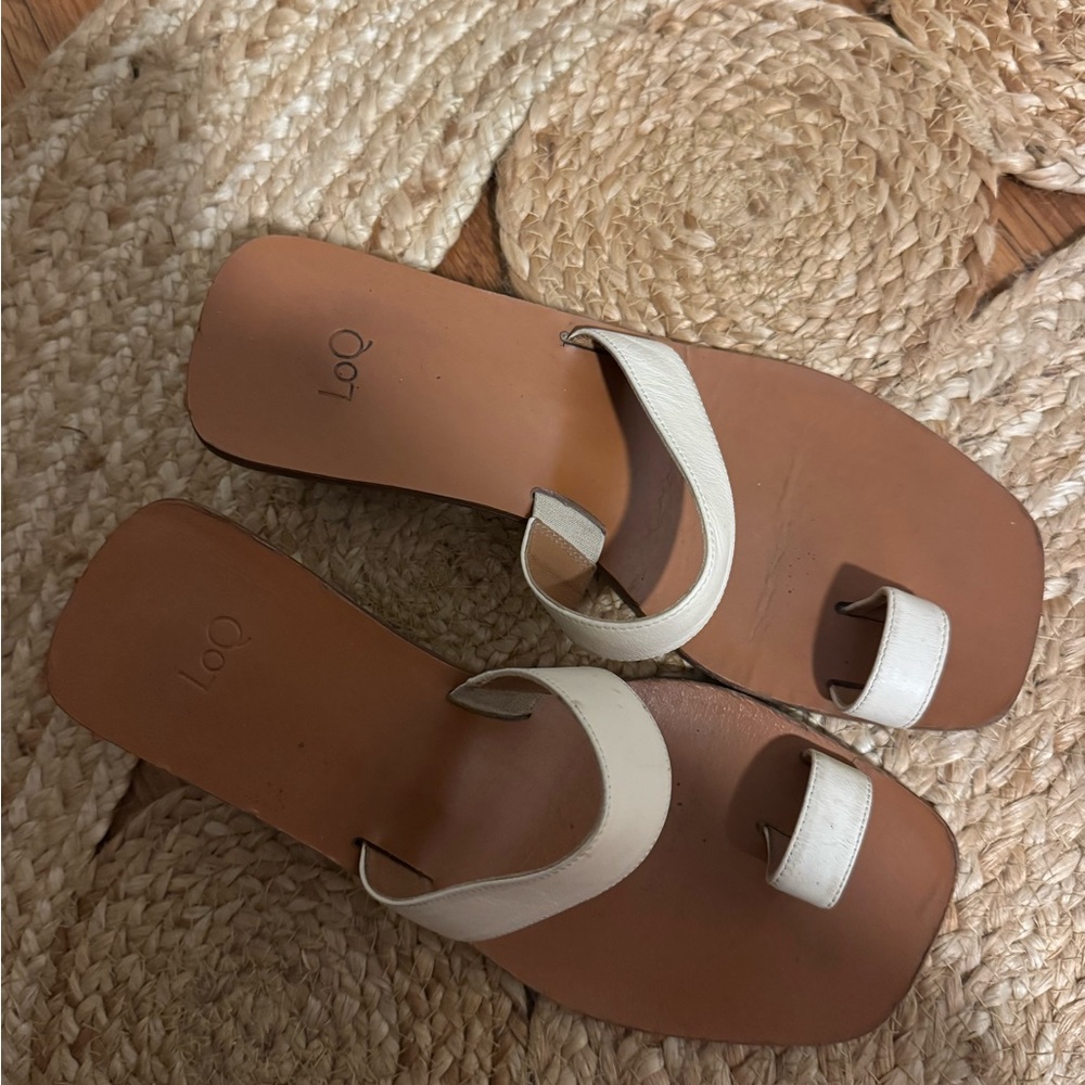 LOQ White Leather Sandals